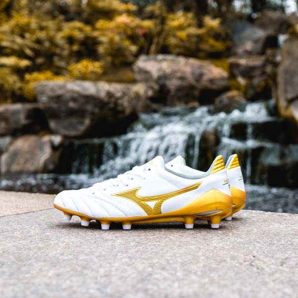 Mizuno Launch The 'Victory Gold' Pack - SoccerBible