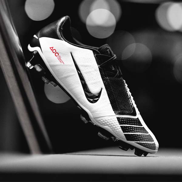 Bạn là tín đồ của bóng đá và đang tìm kiếm một đôi giày đá bóng hoàn hảo để giúp bạn vượt qua các đối thủ? Nike PhantomVNM T90 Football Boots chính là sự lựa chọn hàng đầu cho bạn, với thiết kế đẹp mắt và tính năng tuyệt vời. Hãy trải nghiệm ngay để cảm nhận sự khác biệt!