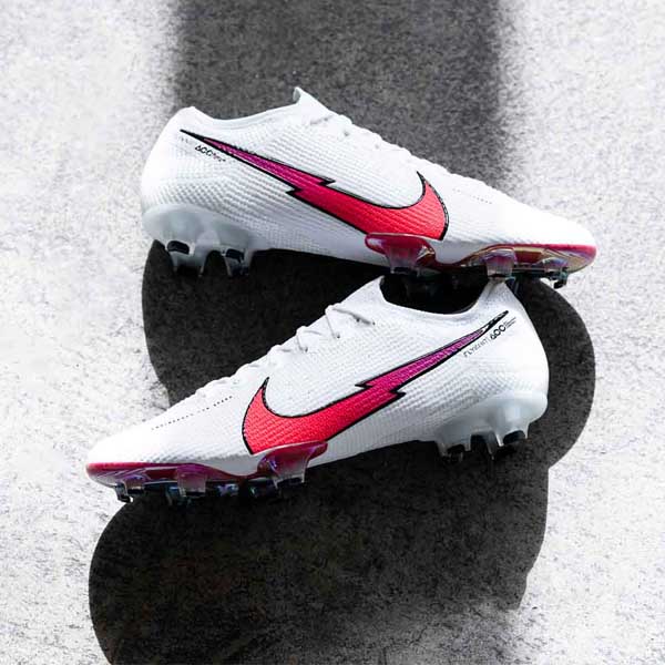 white nike footy boots