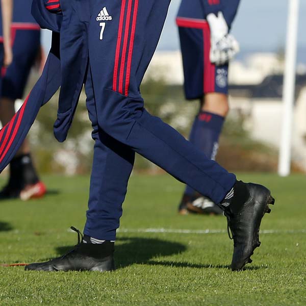 triple Ídolo maleta David Neres Trains in Blackout Mercurial Superfly - SoccerBible