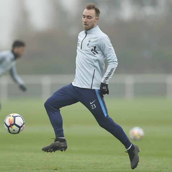 Spurs Duo Train in Blackout Boots - SoccerBible