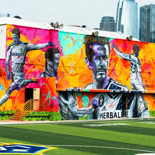 La Galaxy Unveil Beckham Mural Statue Soccerbible